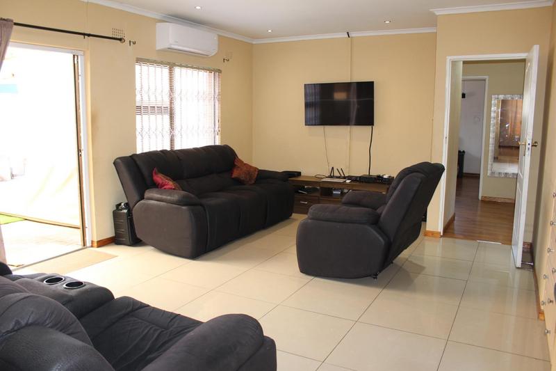 3 Bedroom Property for Sale in Glen Lilly Western Cape